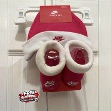 Nike Baby Girl Boots And Beanie Set Size: 0-6 Month
