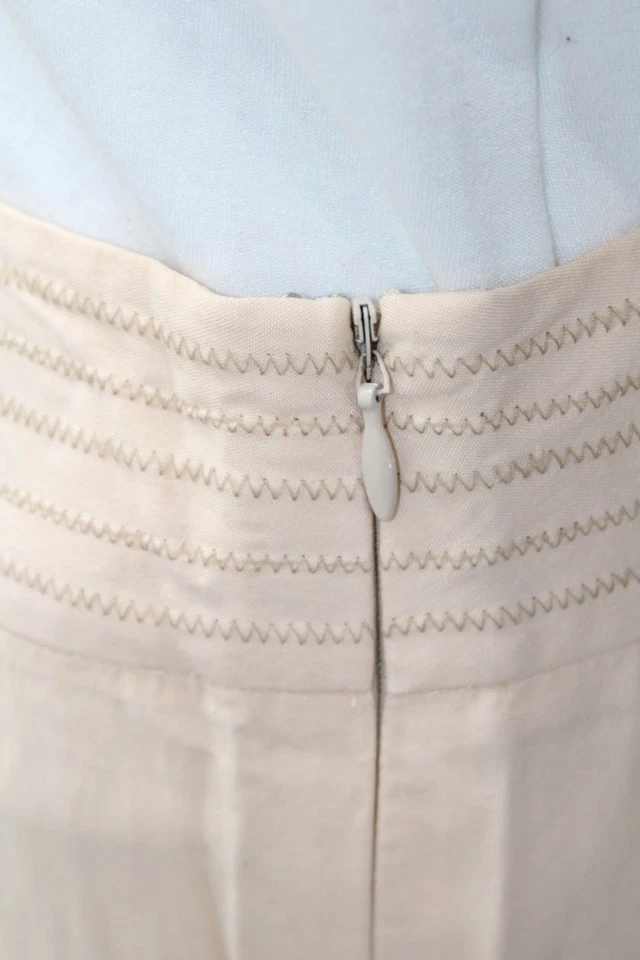 Falda plisada bordada floral de seda color tostado talla 2 Nanette Lepore para mujer Foto 4 de 4