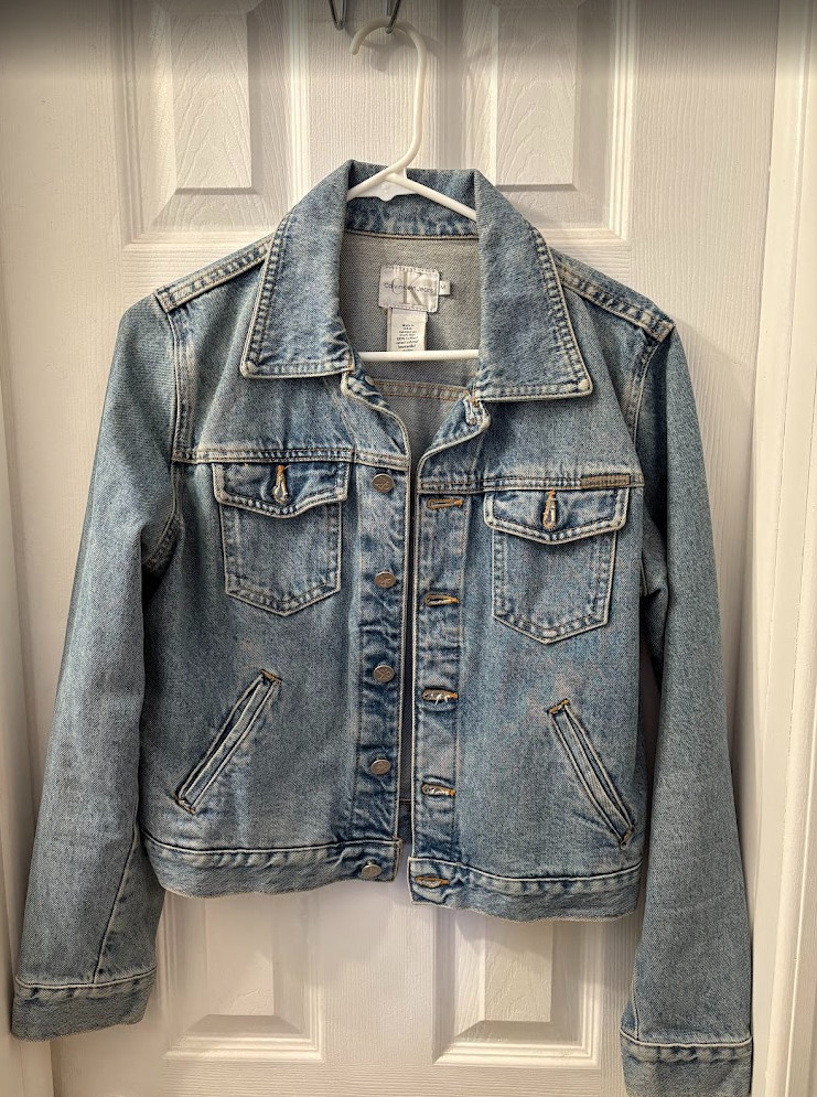 90s Calvin Klein women's short denim jacket - size M - stone