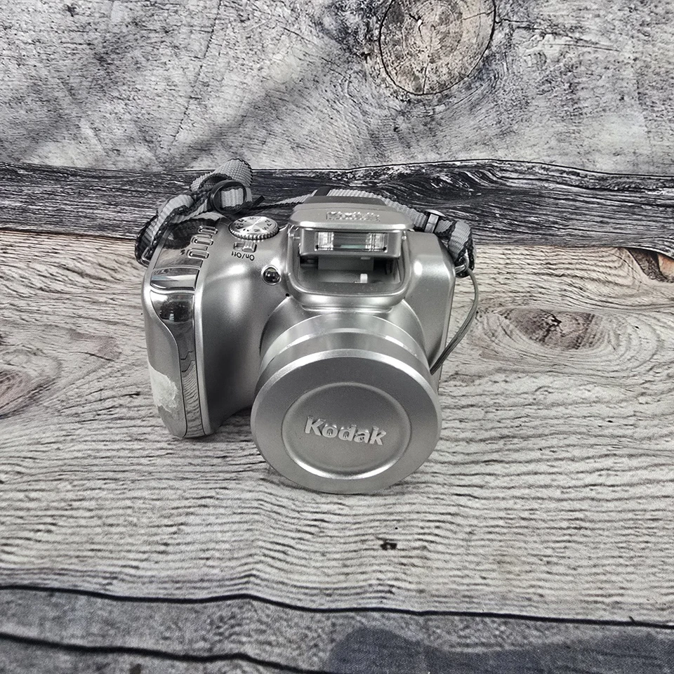 Kodak EasyShare Z612 6.1MP Digital Camera - Silver No Battery Untested  - Image 2 of 4