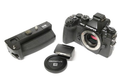 Olympus OM-D E-M1 Gehäuse / Body gebraucht  10436 Auslösungen  EM1 incl. HLD7