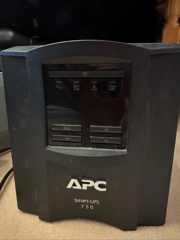 APC Smart-UPS 750 VA USV System (SMT750I)