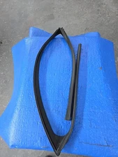 14-23 INFINITI Q50 FRONT RIGHT PASSENGER SIDE WINDOW GLASS RUN CHANNEL SEAL OEM 