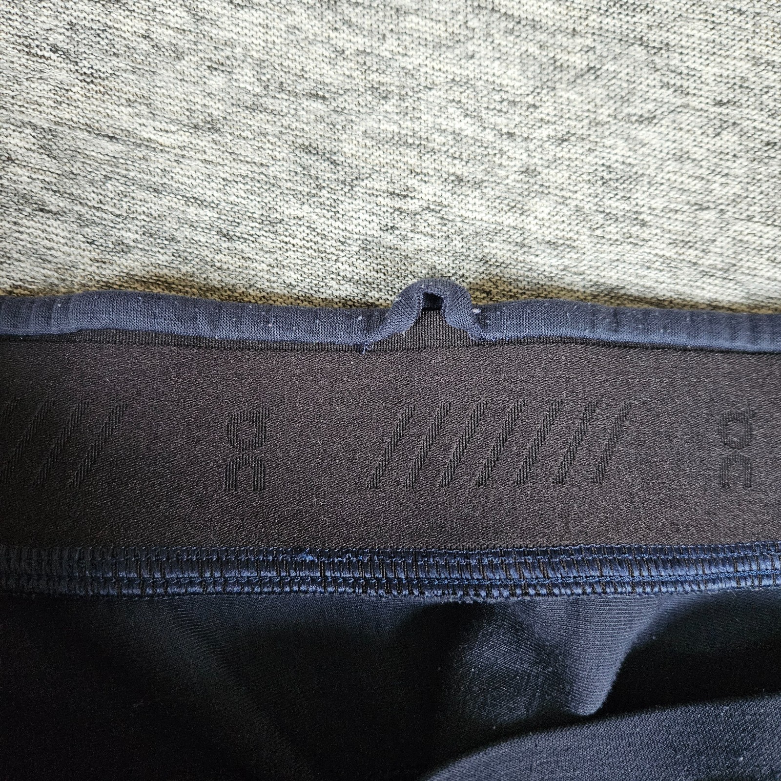 On Cloud Running Performance Stretch Sweatpants N… - image 5