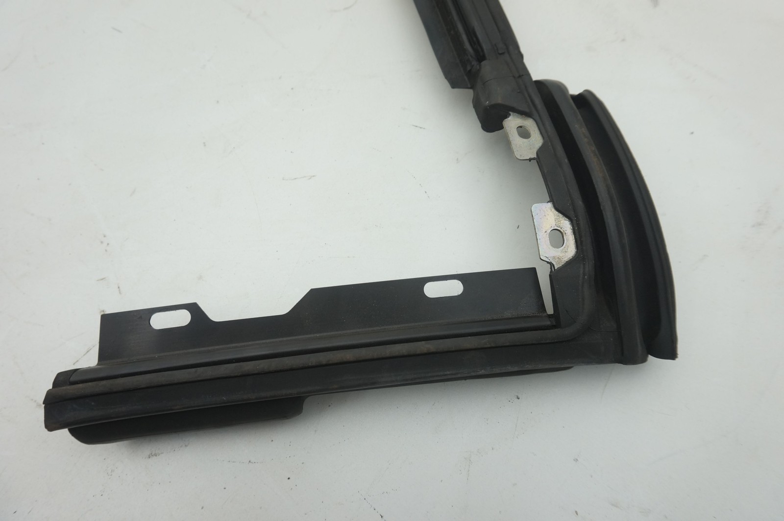 Rear Roof Weather Strip Seal Rubber Gasket OEM 84726500 Ferrari 488 Spider 2017