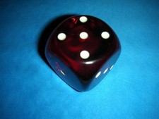 originaler ddr W&uuml;rfel Kunststoff,  sch&ouml;ne Kirschfarbe 3,4 cm und 43,6 Gramm