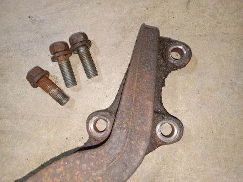 Front Axle Bushing Bracket Mounts, fit 1997 Geo Tracker 4x4 4 Door - Picture 6 of 14