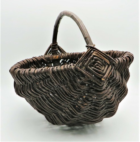 Sturdy Large Vintage Buttocks Egg Gathering Wicker Basket God's Eye Wood Handle - Picture 2 of 6