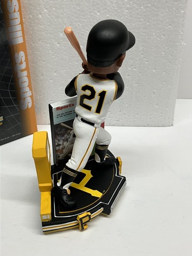 Roberto Clemente (Sports Illustrated Cover) Limited Edition Bobblehead /100 - Picture 3 of 6