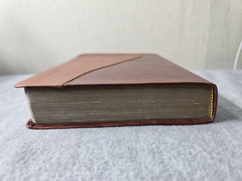 NCV GIANT PRINT REFERENCE BIBLE By Thomas Nelson 2006 - Imagen 9 de 13