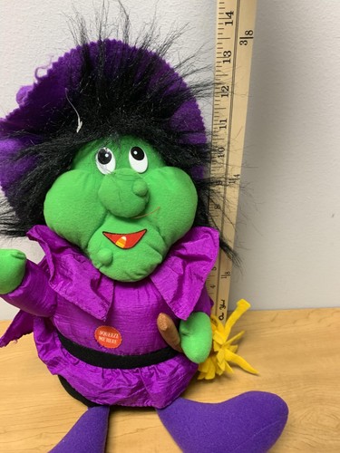 Vintage 1994 International Silver Co Witch Halloween Plush Doll Squeeze Me Toy - Picture 6 of 14