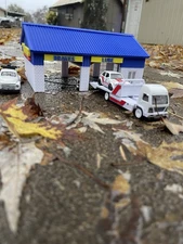 1/64 Scale NAPA Autoparts Service Shop Building Diorama