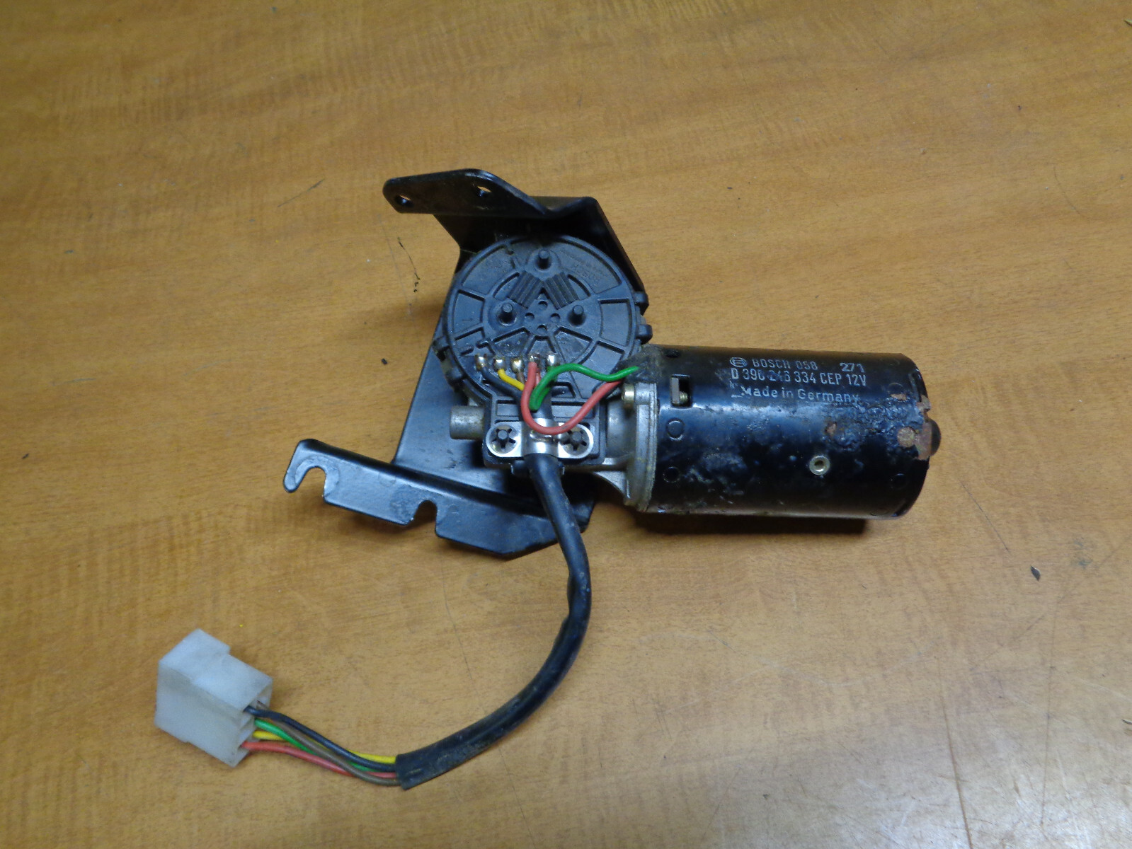 Ferrari 512, 348, Mondial, Testarossa - Windshield Wiper Motor - P/N 61528100