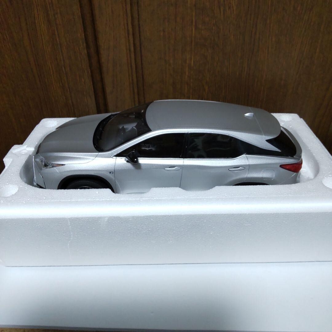 1/18 Kyosho Samurai Lexus Rx 200T F Sport Silver w/ Box From 1/18 Kyosho Samurai Lexus Rx 200T F Sport Silver w/ Box From