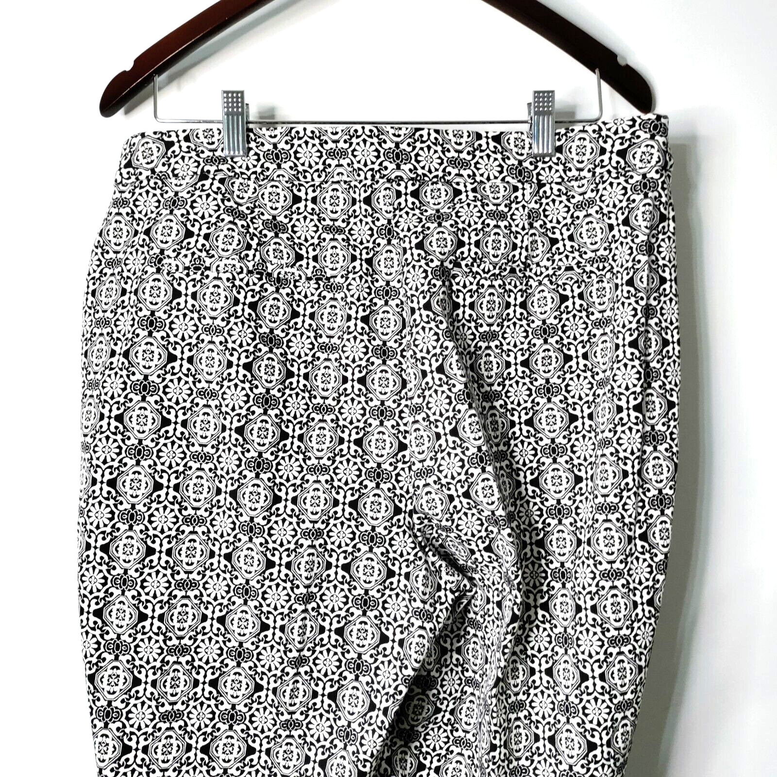 Chicos Moroccan Design Women 2R Black/White Cotton/Spandex Stretch Waist Pants image 6