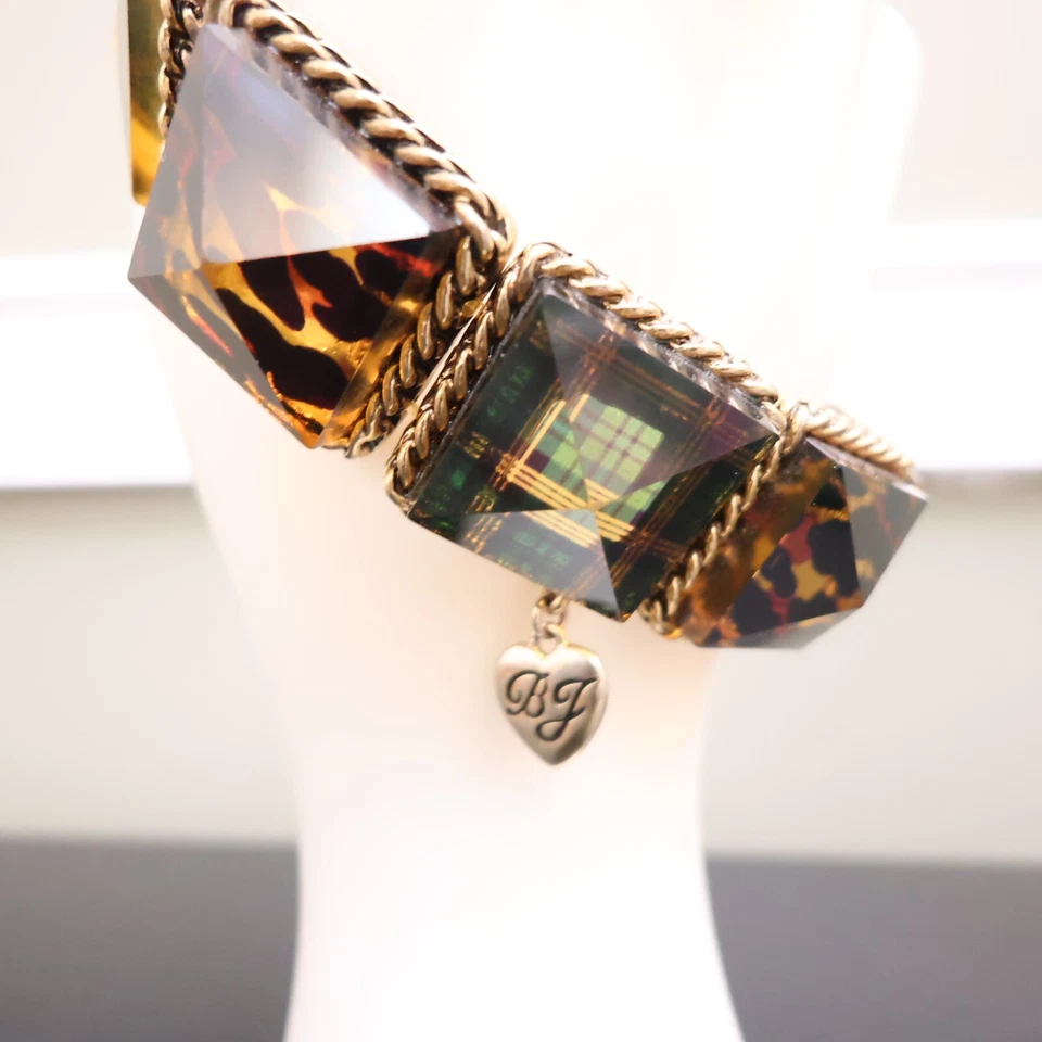 Pulsera Betsey Johnson pirámides a cuadros con estampado de leopardo Lucite firmada tono dorado Foto 2 de 4
