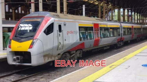 FOTO STADLER FLIRT 12 AUTO 745 KLASSE EMU 745 009 IN LONDON'S LIVERPOOL STREET S