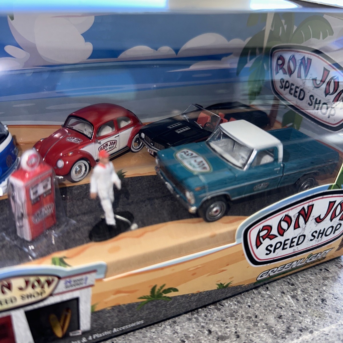 GreenLight 1:64 Ron Jon Speed Shop Beach Set - Ron Jon Surf