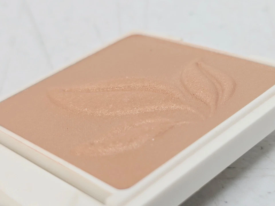 Smashbox Green Room Bronzer Golden Glow Moringa Biodegradable Makeup Compact - Image 3 of 4