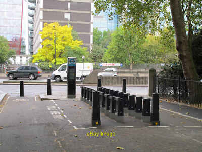 Foto 12x8 Barclays Fahrradverleih Ständer Paddington grün keine Fahrräder beim Foto c2011