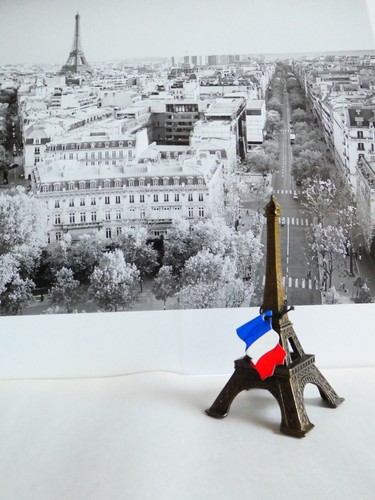 Eiffel Tower Replica - Souvenir of Paris - La Tour Eiffel - Small - 4 inches - Picture 1 of 6