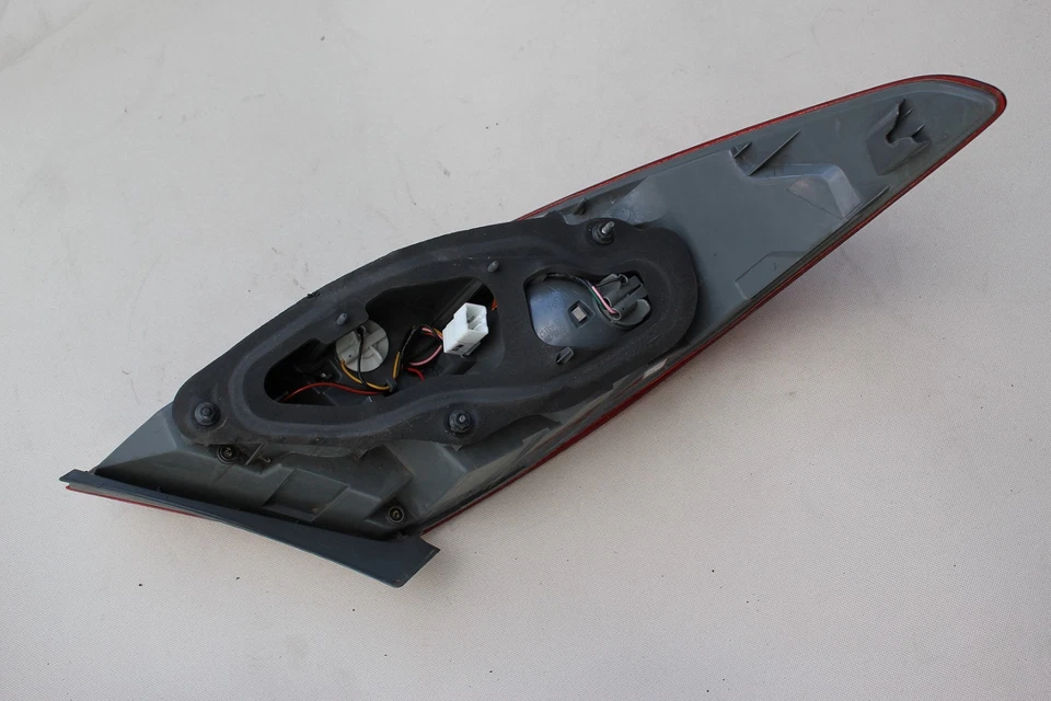 2012-2014 HYUNDAI ACCENT GLS 右手尾灯组件 P/N 92402-1R010 — 第 2/2 张图片