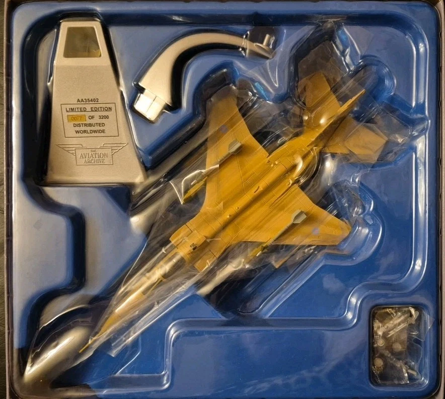 Corgi Aviation SEPECAT Jaguar GR.I A "Gulf War" Detachment RAF Muharraq AA35402 - Image 2 of 4