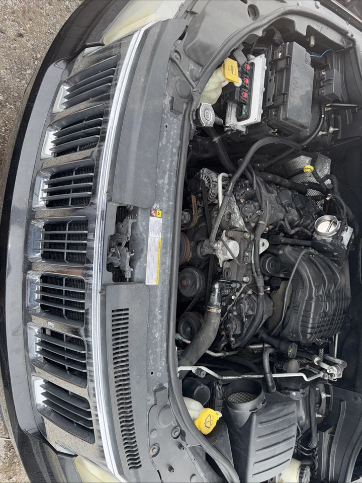 Передняя верхняя решетка радиатора для Jeep Grand Cherokee 2011–2013 годов выпуска неоригинальная u6355 DG - Изображение 2 из 3