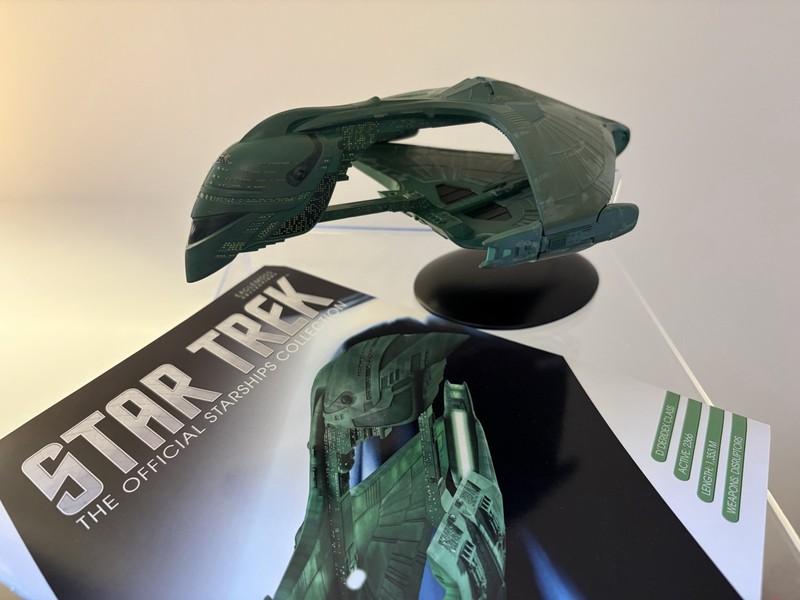 Eaglemoss Star Trek Romulan Warbird Ship XL With Magazine