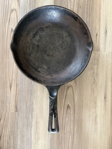 Vintage Unmarked Wagner Cast Iron Chef Skillet 9 Inch w/ Thumb Handle