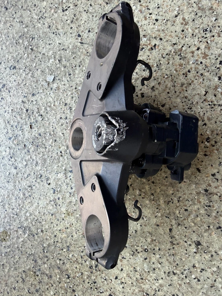 KAWASAKI 08-12 NINJA 250R 13-17 300 HORQUILLAS OEM ABRAZADERA DE ÁRBOL TRIPLE SUPERIOR Foto 2 de 3