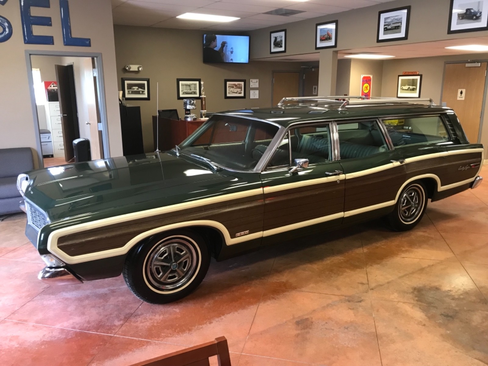 Ford ltd country squire