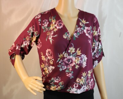 BCX Magenta Floral Career High-Low Shirt. Assymetrical hem. Cross-over Front. XS