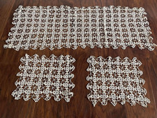 new HANDMADE Vintage 31" x 12" Crochet Lace Tablecloth  2 Napkins Home Decor