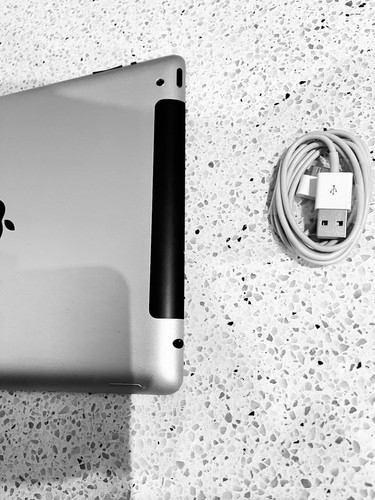 Apple iPad2 Gen A1396/A1430, Wi-Fi + Cellular icloud LCKD 9.7in - For Parts, - Picture 5 of 5