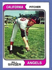 1974 TOPPS BASEBALL CARD #210 BILL SINGER ANGELS RARE GREEN LINE VARIATION NM-MT