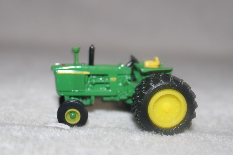 1/64 JOHN DEERE 4010 W/DUALS