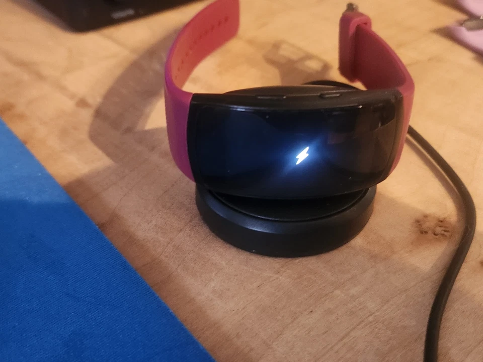 Reloj inteligente Samsung Gear Fit2 Pro Foto 3 de 4