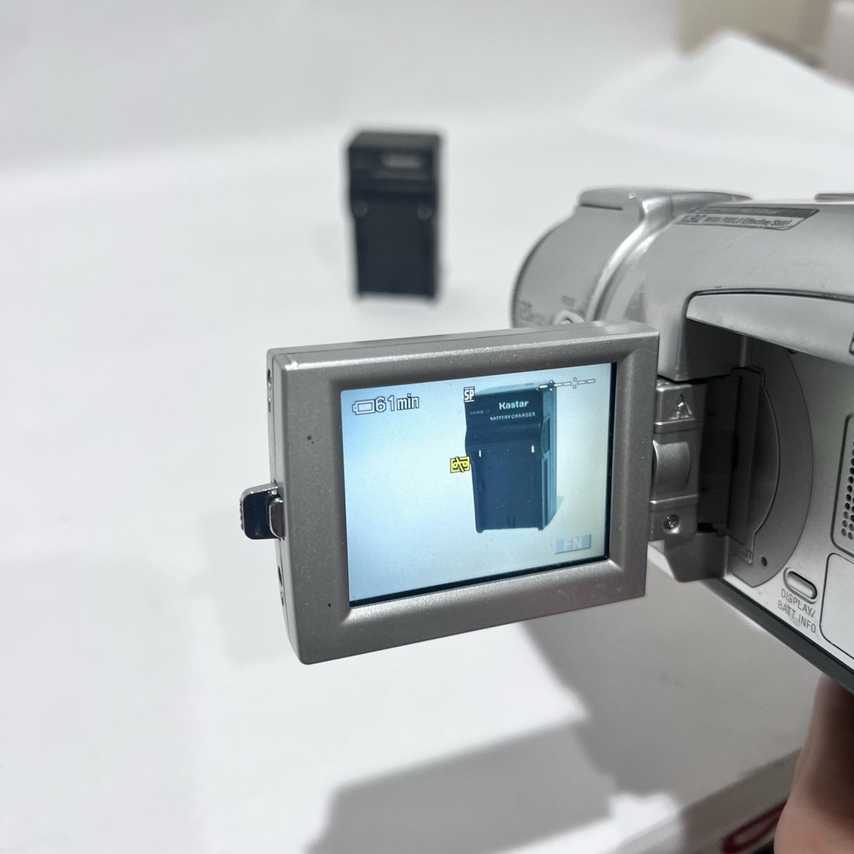 【ナイトショット付き】Sony Handycam DCR-TRV70 ミニDV ナイトショット付き】Sony Handycam DCR-TRV70 ミニDV カメラ