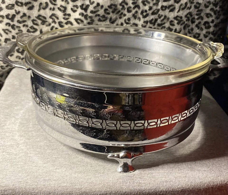 1920s Pyrex Etched Flower Casserole With Holder - Image 4 of 4