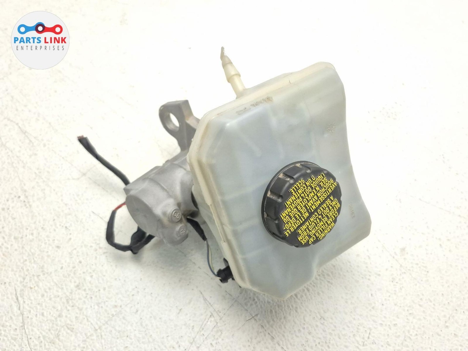 2016-20 BENTLEY BENTAYGA POWER BRAKE MASTER CYLINDER BOTTLE TANK PLUG 6.0L 636