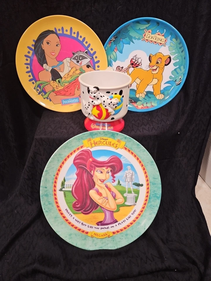 Platos y taza vintage años 90. Pocahontas, Hércules, El Rey León, 101 Dalmaciones.  Foto 2 de 4