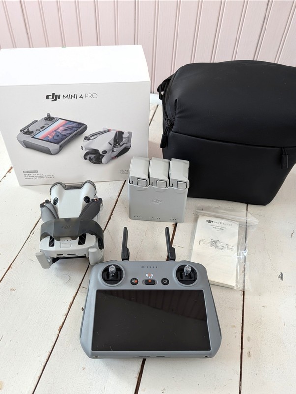 DJI Mini 4 Pro Fly More Combo - RC2 Controller - less than 4.5 hrs Flight Time