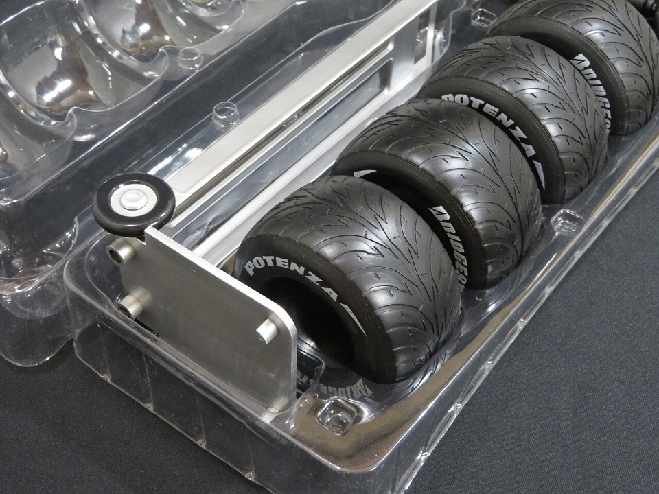 NUOVO pneumatico McLaren MP4-23 1/8 sterzo e pioggia Hamilton KYOSHO DeAGOSTI... - Immagine 4 di 4