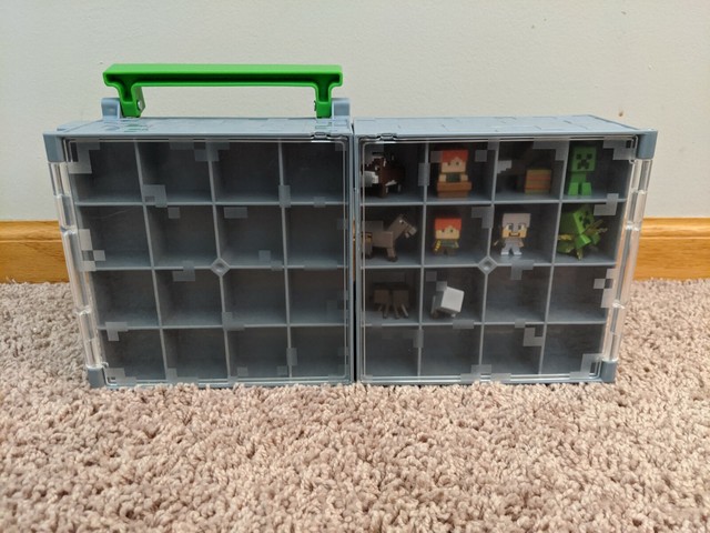minecraft collector case & 10 mini figures