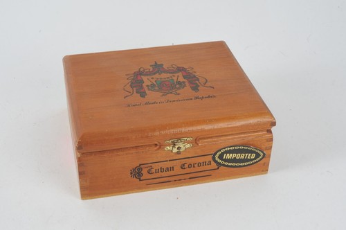 Vintage Arturo Fuente Wooden Empty Cigar Box - Cuban Corona Natural 7x6x2.75 - 第 2/10 張圖片