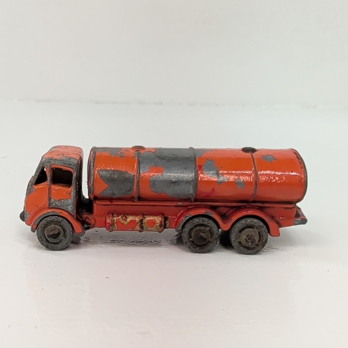 Vintage 1955 Moko Lesney Matchbox No. 11 Orange Road Tanker Esso