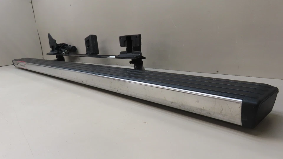 GMC/CHEVROLET SIERRA-SILVERADO 1500 2019-2022 ESTRIBO ASISTENCIA LATERAL PASO FABRICANTE DE EQUIPOS ORIGINALES Foto 3 de 4