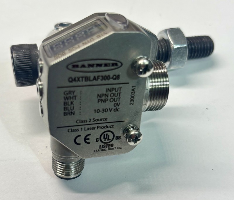 BANNER Q4XTKLAF300-Q8 Laser Distance Sensor Range: 300 mm Input: 10-30 V dc