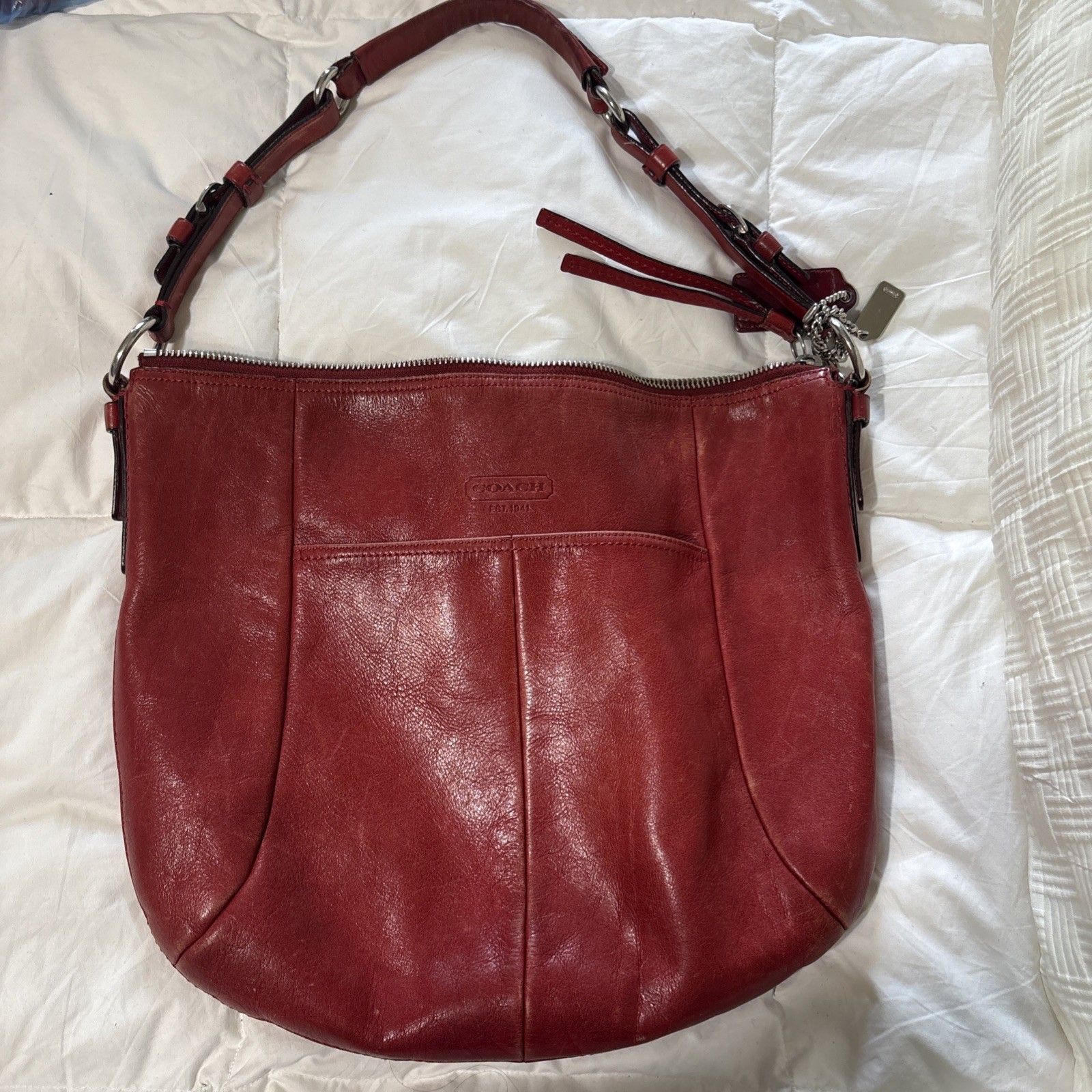 Coach Soho Hobo Shoulder Bag Red Leather Silver Charm Hangtag Zip Purse